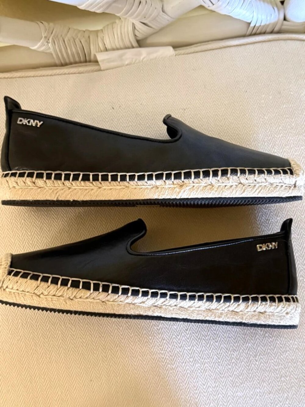 DKNY Mallandra Women's Black Leather Slip-On Espadrille Flats Shoes Sz 8 US NWT - Picture 2 of 15